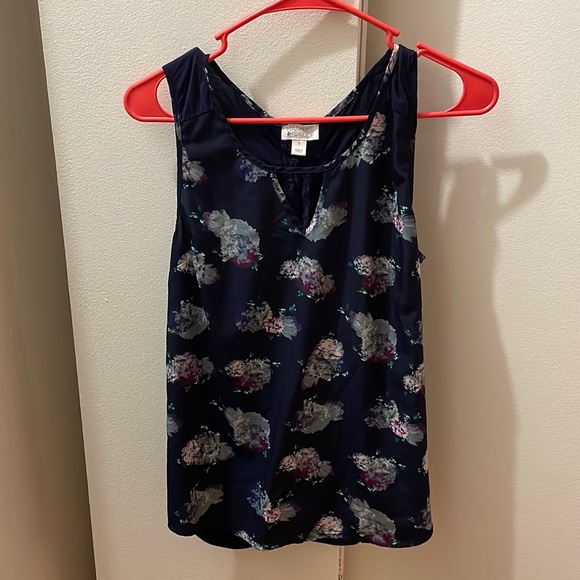 Floral tank - Picture 1 of 2